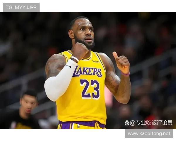 詹姆斯携手戴维斯联手出战湖人新赛季首场热身赛胜利